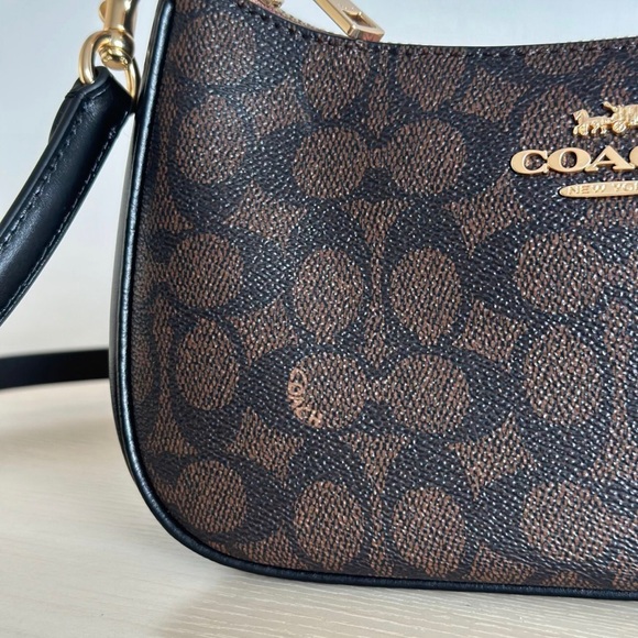 coach Teri Shoulder Bag In Signature Canvas - Picture 5 of 7
